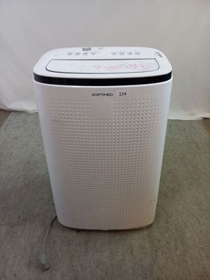 un purificateur d'air blanc posé au sol