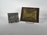 paire de cadres anciens en argent et bronze, sur socle