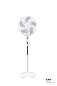 une image représentant un ventilateur blanc posé sur un support métallique