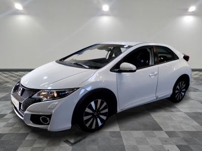 a picture of a white honda civic car on a checkered floor