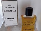 Flacon et coffret du parfum « Eau de Parfum » de Chanel exposés
