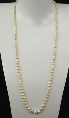 gros plan d'un collier sur un mannequin mannequin mannequin mannequin mannequin mannequin mannequin mannequin mannequin