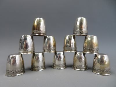 11 gobelets en argent 925/1000, poinçon Minerve 1er titre, divers modè - Photo 1
