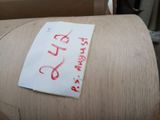 un rouleau de bois sur lequel est apposée une étiquette de prix