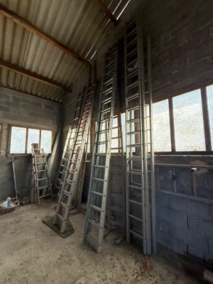 7 échelles aluminium, dont MACC