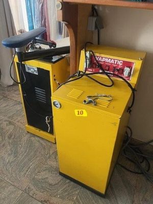 - 1 table de repassage VAPMATIC KITO K52 avec son fer et sa …