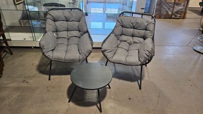 HESPERIDE : Paire de fauteuils et guéridon en métal laqué gr…