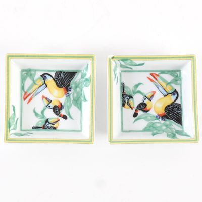 paire de plateaux en céramique peints à la main, ornés de toucans