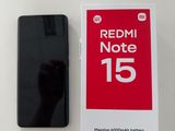 Le Redmi Note 5 se trouve à côté d'une boîte de Redmi Note 5