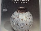 une image représentant un livre sur lequel figure l'illustration d'un vase