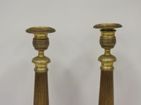 Paire de flambeaux en laiton, style Louis XVI. (photo 3)