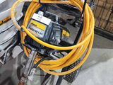 une photo d'une machine à laquelle est raccordé un tuyau
