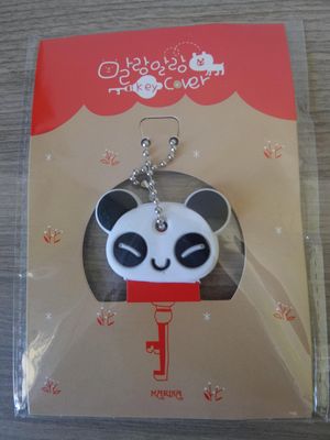 un porte-clés orné d'un panda, dans son emballage