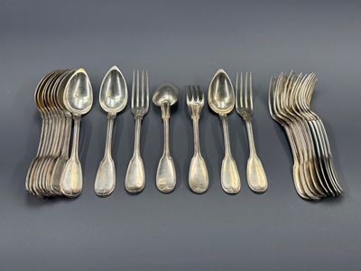 un ensemble de six couverts (fourchettes et cuillères) en métal argenté