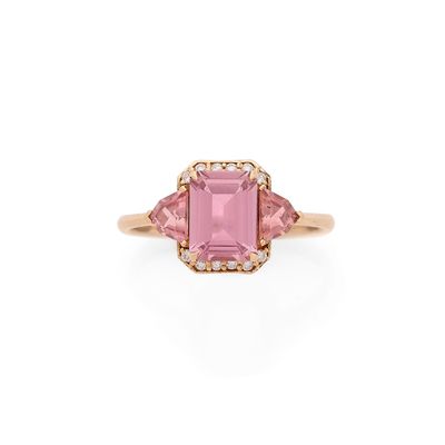 une bague en tourmaline rose et diamant