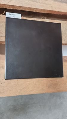 a picture of a laptop on a wooden table
