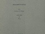 un gros plan sur un livre à la couverture en noir et blanc