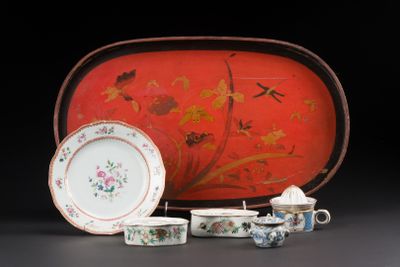 Ensemble comprenant une assiette en porcelaine de la Compagn… - Photo 1