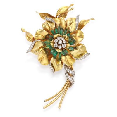 une broche en forme de fleur, sertie d'émeraudes et de diamants, signée Van Cleef