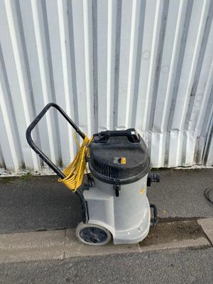 a machine that is sitting on the side of the street