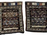deux petits tapis aux motifs différents