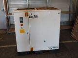 une machine qui se trouve dans un garage
