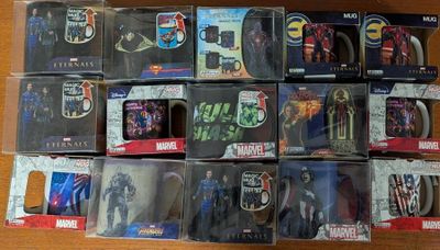 77 / Lot de 15 mugs et mugs thermoréactifs de l'univer…