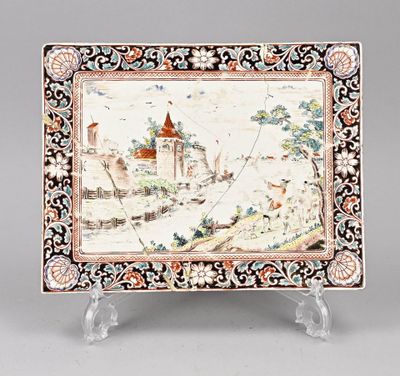 une assiette en porcelaine chinoise ornée d'un paysage
