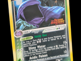 gros plan d'une carte pokemon sur fond noir