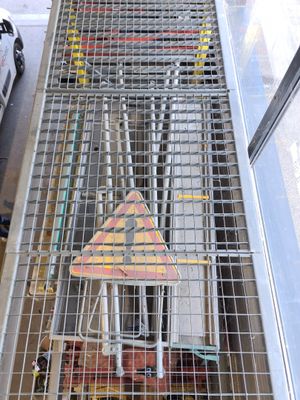 A34 : Lot comprenant élément d'échaffaudage, panneau de chantier, étai - Photo 1