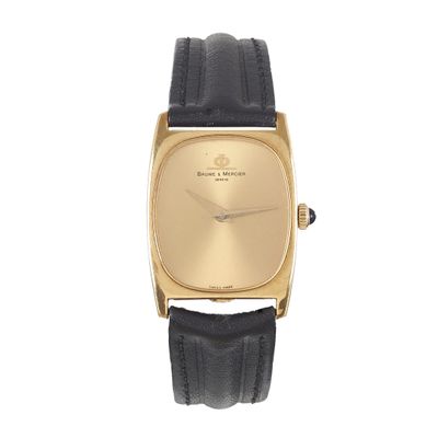 une image d'une montre en gros plan sur fond blanc
