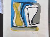 un dessin représentant un vase et un vase posé sur une table