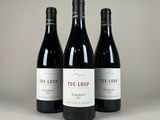 trois bouteilles de vin posées sur une table
