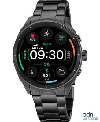 La montre connectée est présentée sur un fond blanc, avec un bracelet noir.