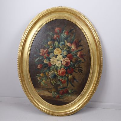 tableau représentant un vase de fleurs dans un cadre doré, accroché à un mur blanc