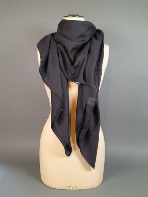a black scarf on a mannequin head on a mannequin mannequin