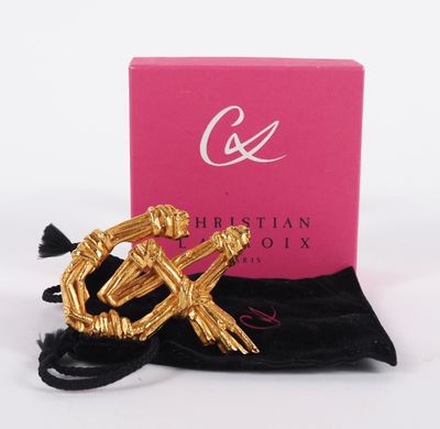 Broche Christian Dior plaquée or 18 carats, accompagnée d'une pochette en velours noir