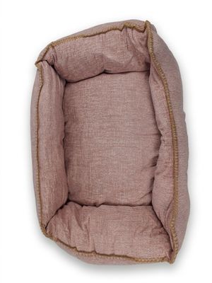 un gros plan d'un panier pour chien sur fond blanc