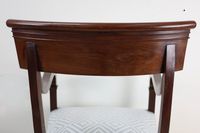 Suite de deux fauteuils en acajou à dossier bandeau ajouré, … (photo 5)
