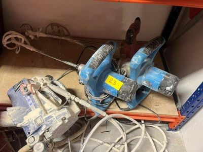 a picture of a bunch of tools that are sitting on a shelf