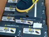une boîte de chaussures empilées les unes sur les autres