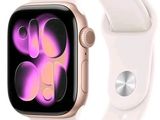 une Apple Watch avec un bracelet blanc et un motif rose et violet sur l'écran
