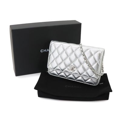 Portefeuille-sac Chanel matelassé métallisé à chaîne