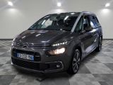 La Citrole est garée sur un sol à damier dans un showroom