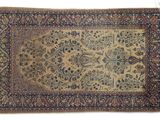 tapis persan ancien à motif floral sur fond beige