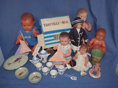 Lot comprenant : une cabine de bains sur roues, en bois « Tr…