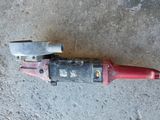 a small tool that is laying on the ground