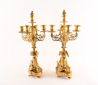 Paire de candélabres en bronze ciselé et doré à cinq lumière… (photo 6)