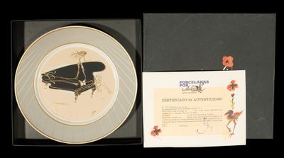a plate with a picture of a grand piano on it