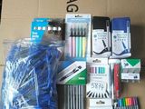 une boîte de stylos, feutres, feutres, feutres, feutres, feutres, feutres, feutres, feutres, feutres, feutres, feutres, feutres, feutres, feutres